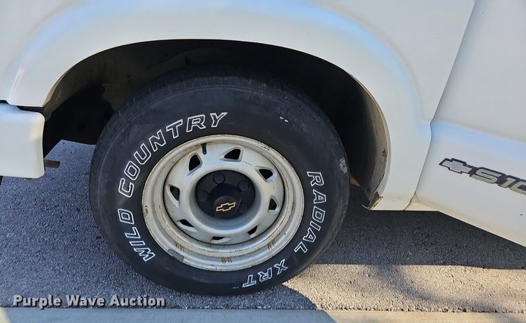 image for item LE9736 1998 Chevrolet S10  Ext. Cab pickup truck