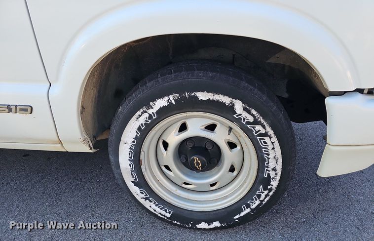 image for item LE9736 1998 Chevrolet S10  Ext. Cab pickup truck