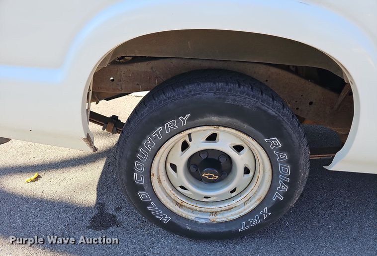 image for item LE9736 1998 Chevrolet S10  Ext. Cab pickup truck