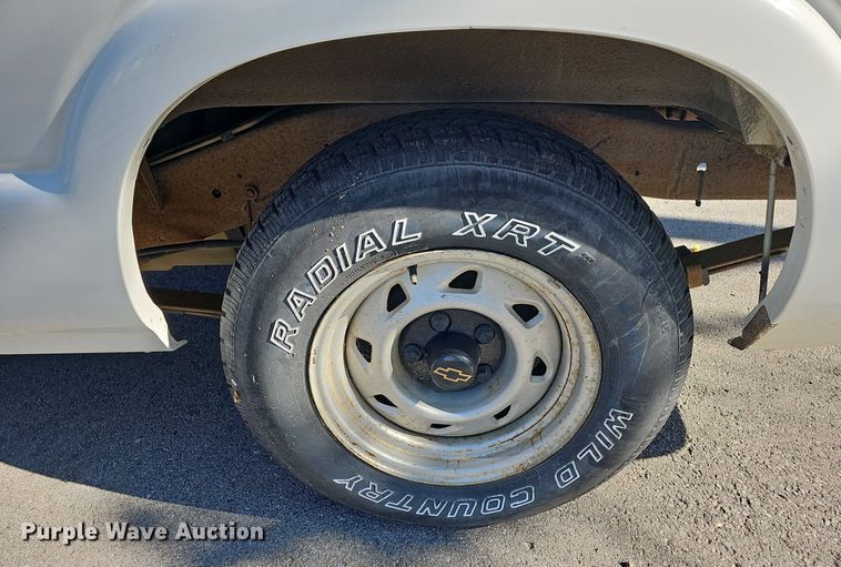 image for item LE9736 1998 Chevrolet S10  Ext. Cab pickup truck