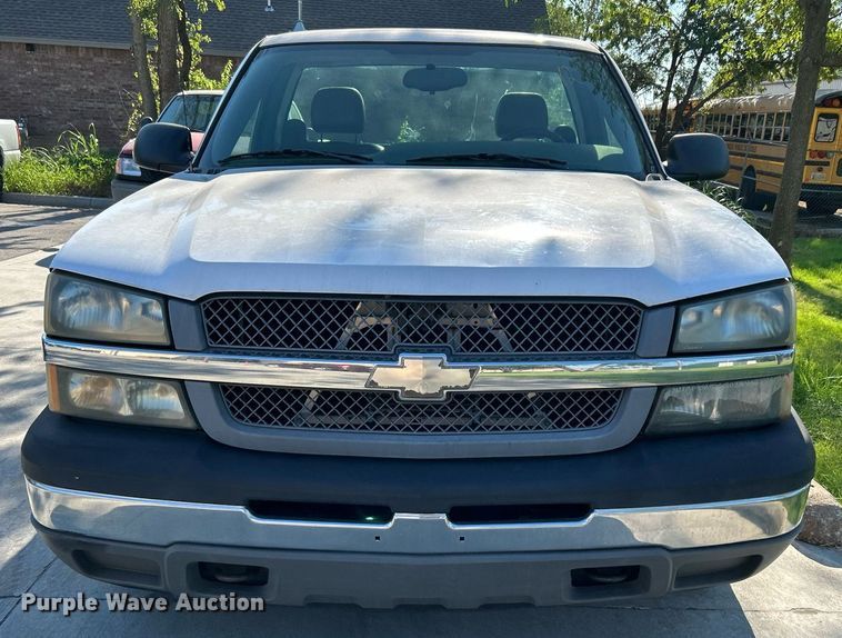 image for item LE9738 2005 Chevrolet Silverado 1500  pickup truck
