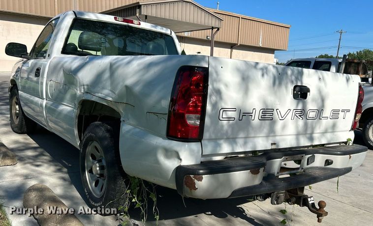 image for item LE9738 2005 Chevrolet Silverado 1500  pickup truck