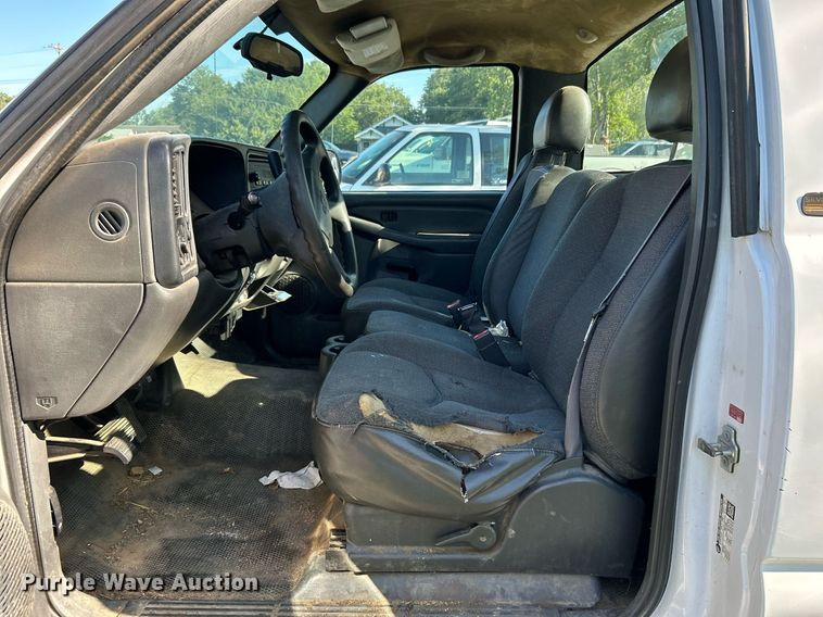 image for item LE9738 2005 Chevrolet Silverado 1500  pickup truck