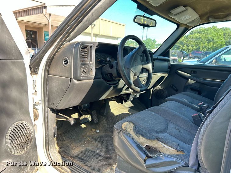 image for item LE9738 2005 Chevrolet Silverado 1500  pickup truck