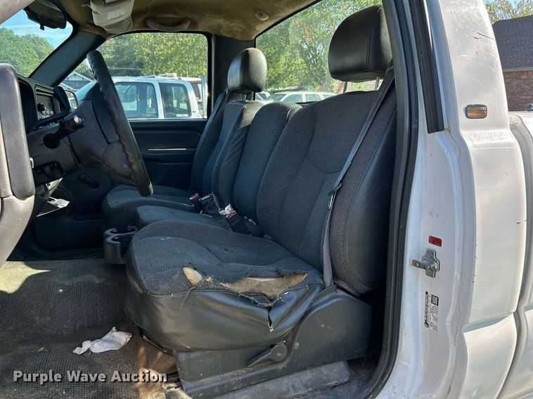 image for item LE9738 2005 Chevrolet Silverado 1500  pickup truck