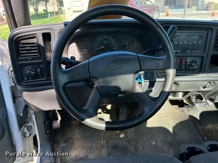 image for item LE9738 2005 Chevrolet Silverado 1500  pickup truck