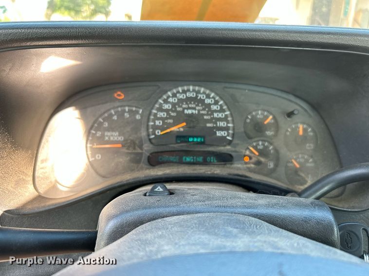 image for item LE9738 2005 Chevrolet Silverado 1500  pickup truck