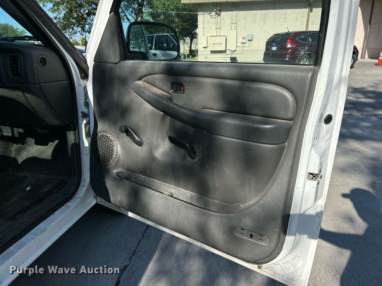 image for item LE9738 2005 Chevrolet Silverado 1500  pickup truck