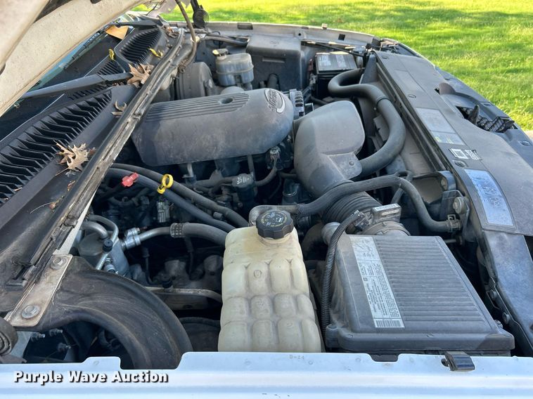 image for item LE9738 2005 Chevrolet Silverado 1500  pickup truck