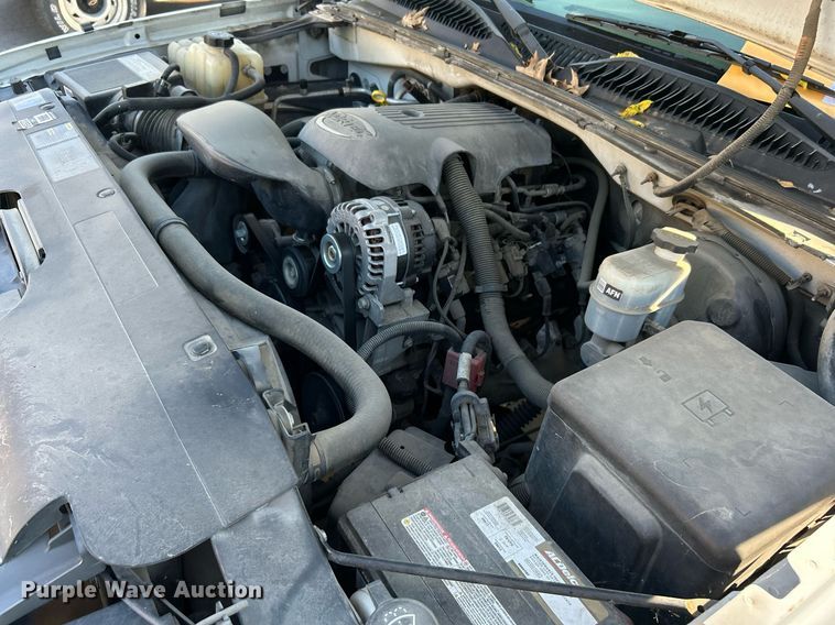 image for item LE9738 2005 Chevrolet Silverado 1500  pickup truck