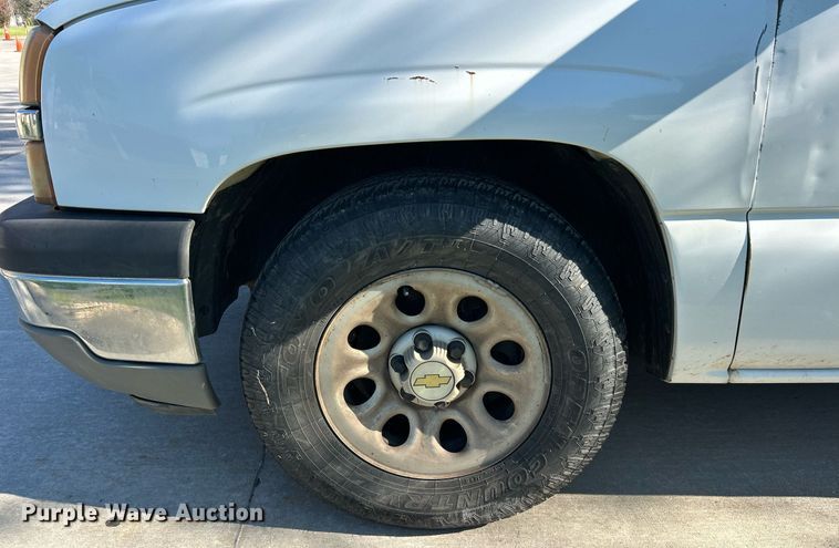 image for item LE9738 2005 Chevrolet Silverado 1500  pickup truck