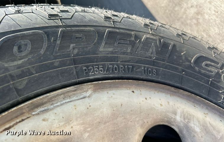 image for item LE9738 2005 Chevrolet Silverado 1500  pickup truck