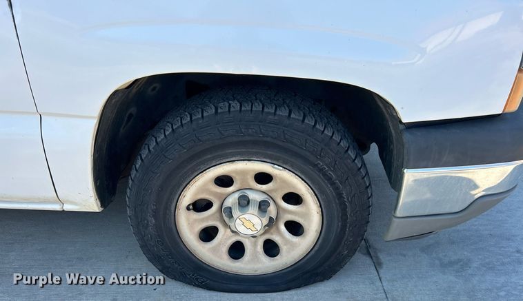 image for item LE9738 2005 Chevrolet Silverado 1500  pickup truck