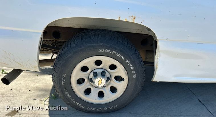 image for item LE9738 2005 Chevrolet Silverado 1500  pickup truck