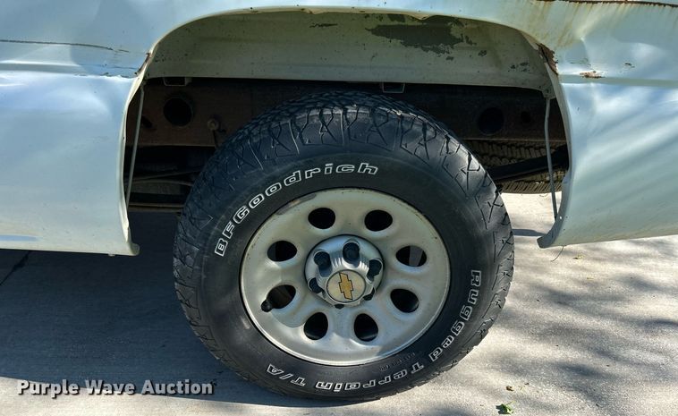 image for item LE9738 2005 Chevrolet Silverado 1500  pickup truck