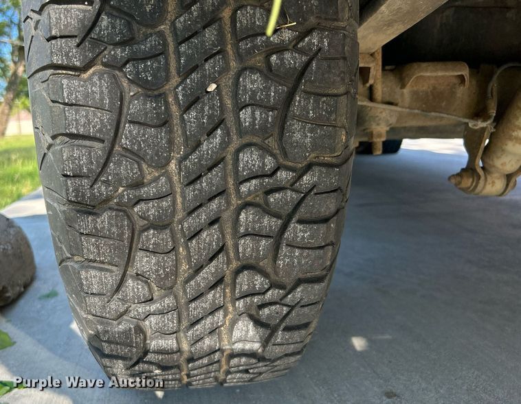 image for item LE9738 2005 Chevrolet Silverado 1500  pickup truck