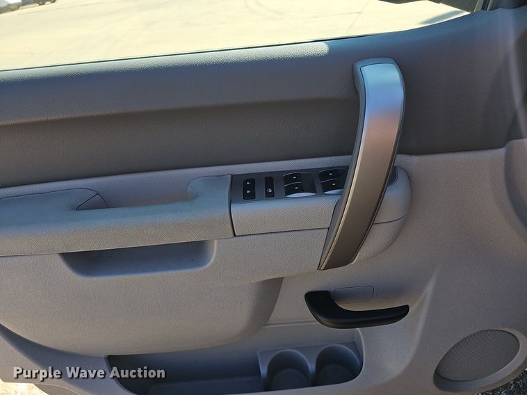 image for item LE9739 2012 Chevrolet Silverado 1500  Crew Cab pickup truck