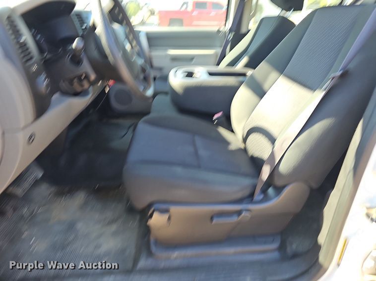 image for item LE9739 2012 Chevrolet Silverado 1500  Crew Cab pickup truck