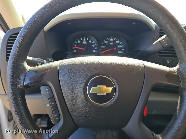 image for item LE9739 2012 Chevrolet Silverado 1500  Crew Cab pickup truck