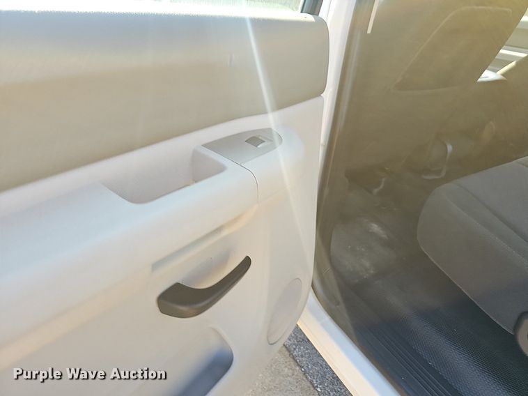 image for item LE9739 2012 Chevrolet Silverado 1500  Crew Cab pickup truck