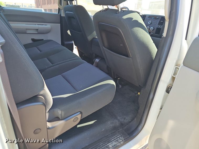 image for item LE9739 2012 Chevrolet Silverado 1500  Crew Cab pickup truck