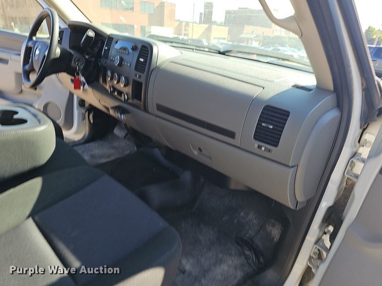 image for item LE9739 2012 Chevrolet Silverado 1500  Crew Cab pickup truck