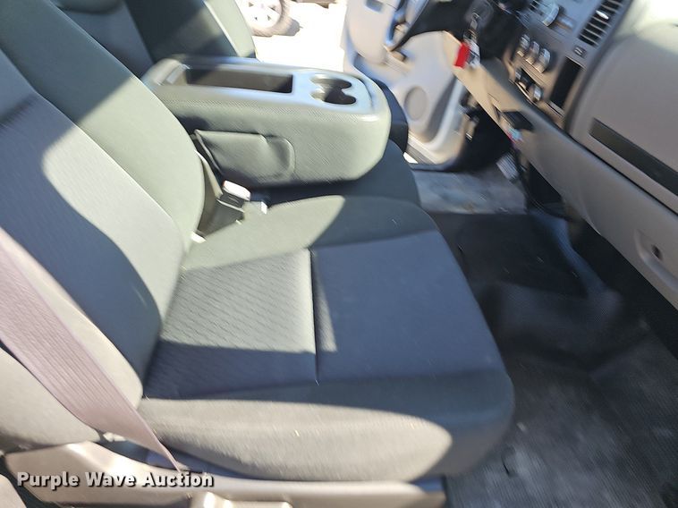 image for item LE9739 2012 Chevrolet Silverado 1500  Crew Cab pickup truck