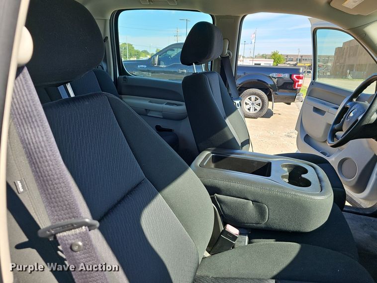 image for item LE9739 2012 Chevrolet Silverado 1500  Crew Cab pickup truck