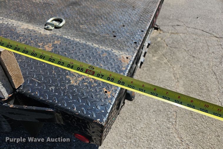 image for item LE9740 2002 Chevrolet Silverado 3500  Crew Cab flatbed pickup truck