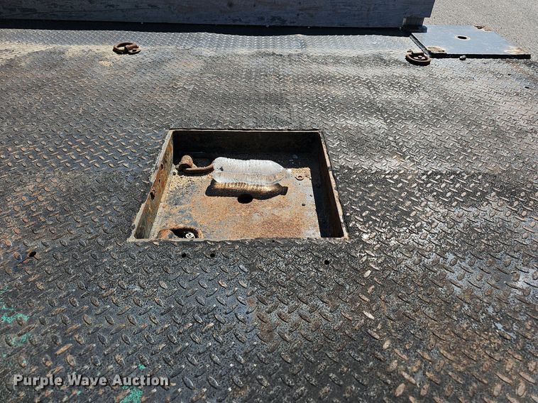 image for item LE9740 2002 Chevrolet Silverado 3500  Crew Cab flatbed pickup truck