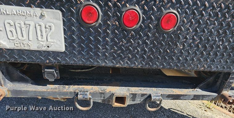 image for item LE9740 2002 Chevrolet Silverado 3500  Crew Cab flatbed pickup truck