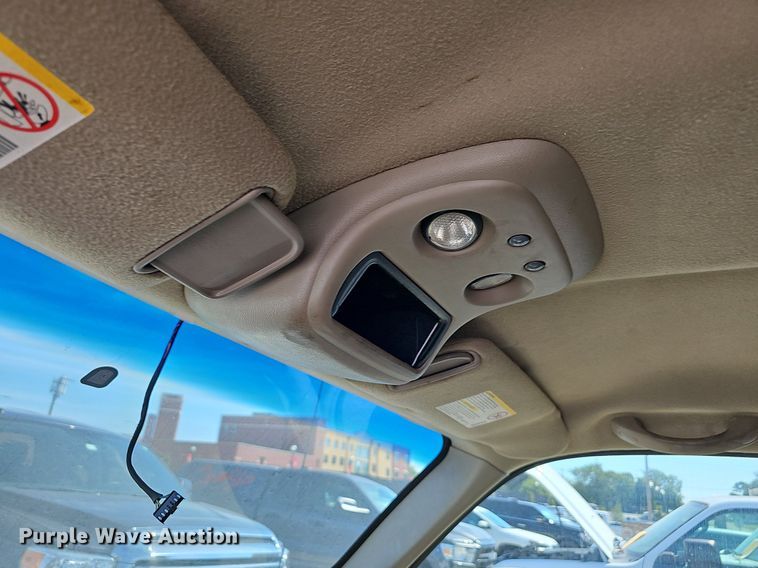 image for item LE9740 2002 Chevrolet Silverado 3500  Crew Cab flatbed pickup truck