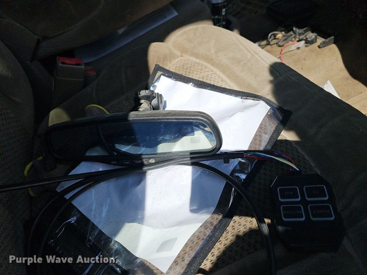 image for item LE9740 2002 Chevrolet Silverado 3500  Crew Cab flatbed pickup truck