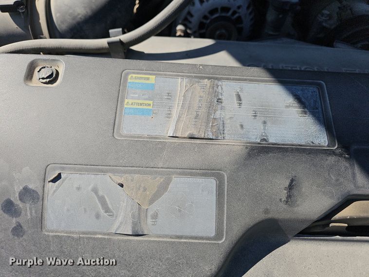 image for item LE9740 2002 Chevrolet Silverado 3500  Crew Cab flatbed pickup truck