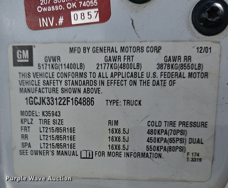 image for item LE9740 2002 Chevrolet Silverado 3500  Crew Cab flatbed pickup truck