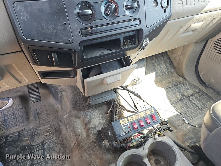 image for item LE9742 2009 Ford F250 Super Duty  SuperCab pickup truck