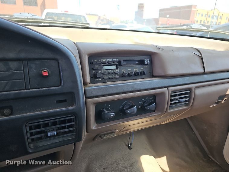 image for item LE9743 1993 Ford F150  pickup truck