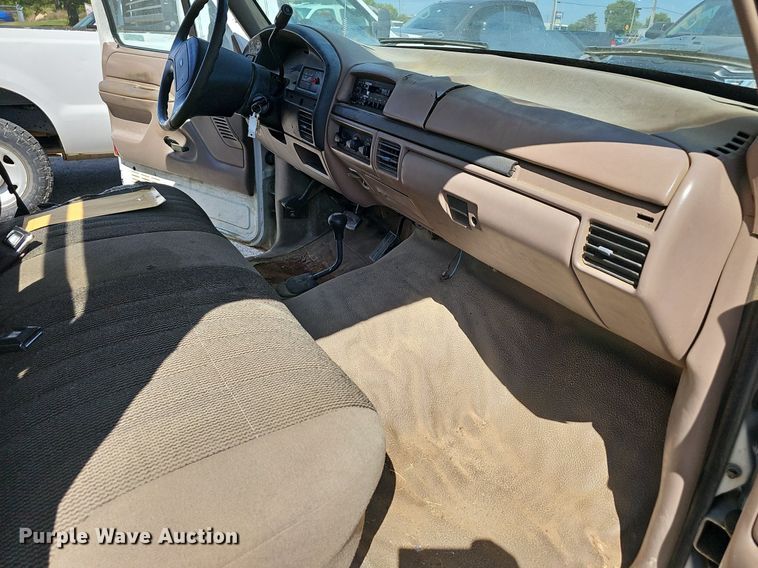 image for item LE9743 1993 Ford F150  pickup truck