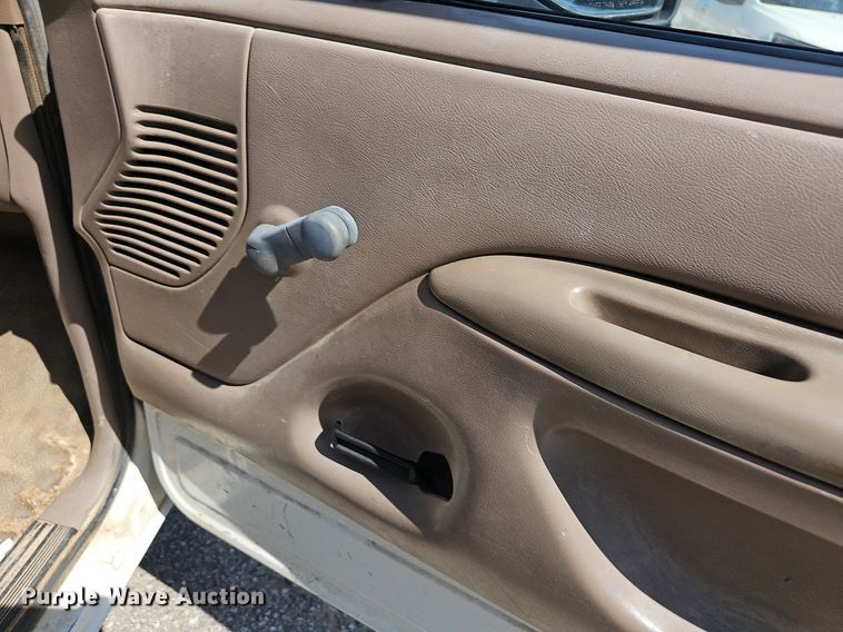 image for item LE9743 1993 Ford F150  pickup truck