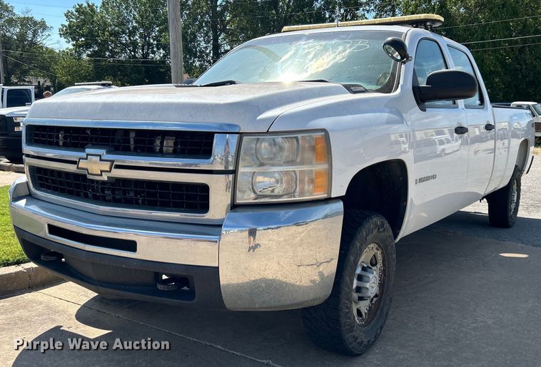 image for item LE9744 2008 Chevrolet Silverado 2500HD  Crew Cab pickup truck