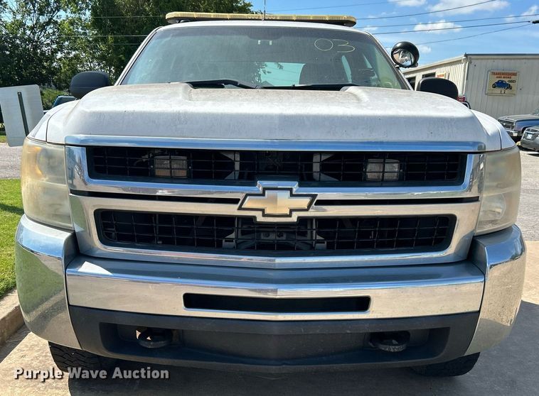 image for item LE9744 2008 Chevrolet Silverado 2500HD  Crew Cab pickup truck