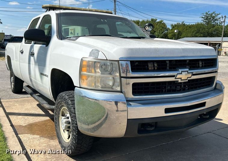 image for item LE9744 2008 Chevrolet Silverado 2500HD  Crew Cab pickup truck
