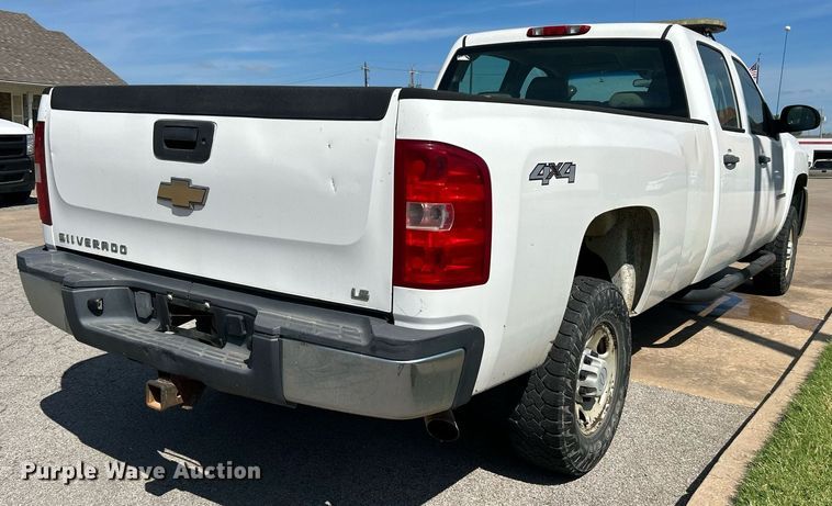 image for item LE9744 2008 Chevrolet Silverado 2500HD  Crew Cab pickup truck