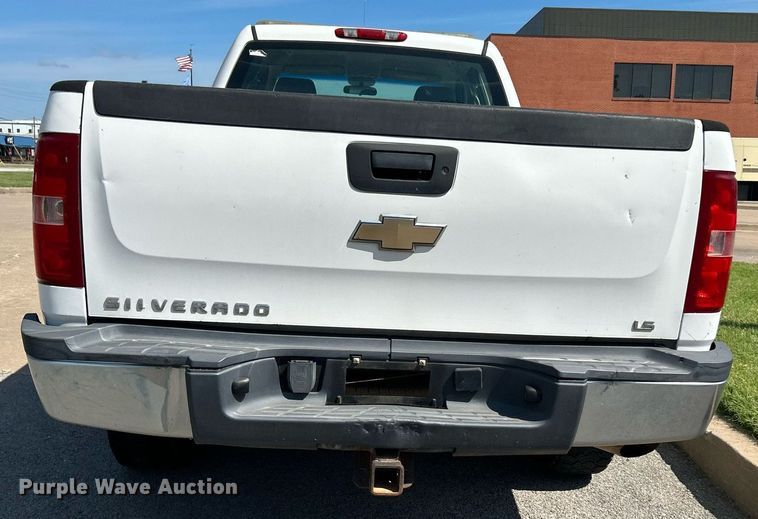 image for item LE9744 2008 Chevrolet Silverado 2500HD  Crew Cab pickup truck