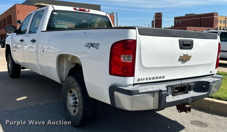 image for item LE9744 2008 Chevrolet Silverado 2500HD  Crew Cab pickup truck