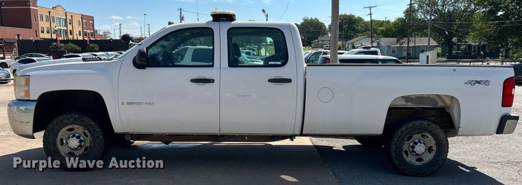 image for item LE9744 2008 Chevrolet Silverado 2500HD  Crew Cab pickup truck