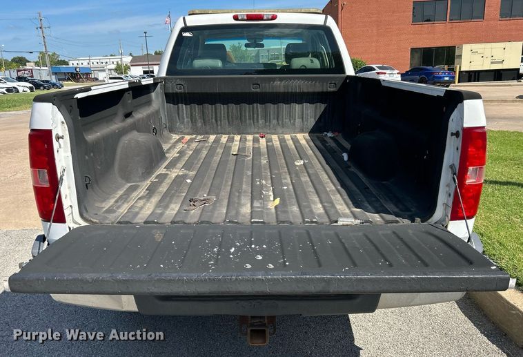 image for item LE9744 2008 Chevrolet Silverado 2500HD  Crew Cab pickup truck