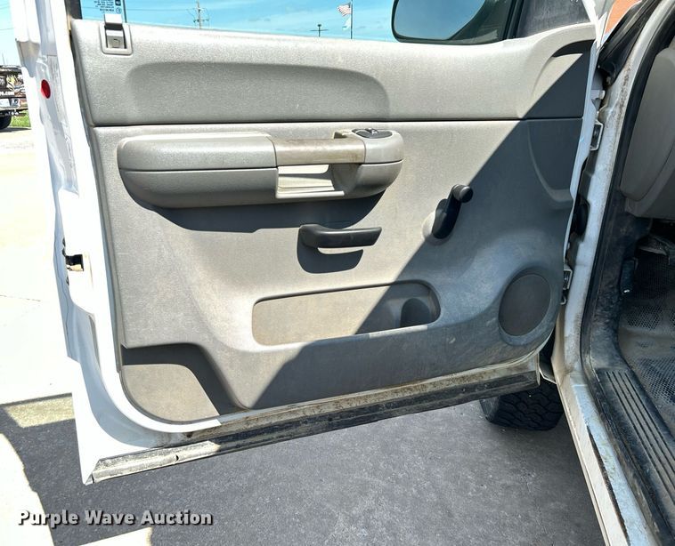 image for item LE9744 2008 Chevrolet Silverado 2500HD  Crew Cab pickup truck