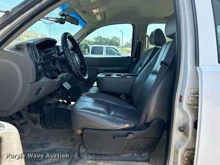 image for item LE9744 2008 Chevrolet Silverado 2500HD  Crew Cab pickup truck