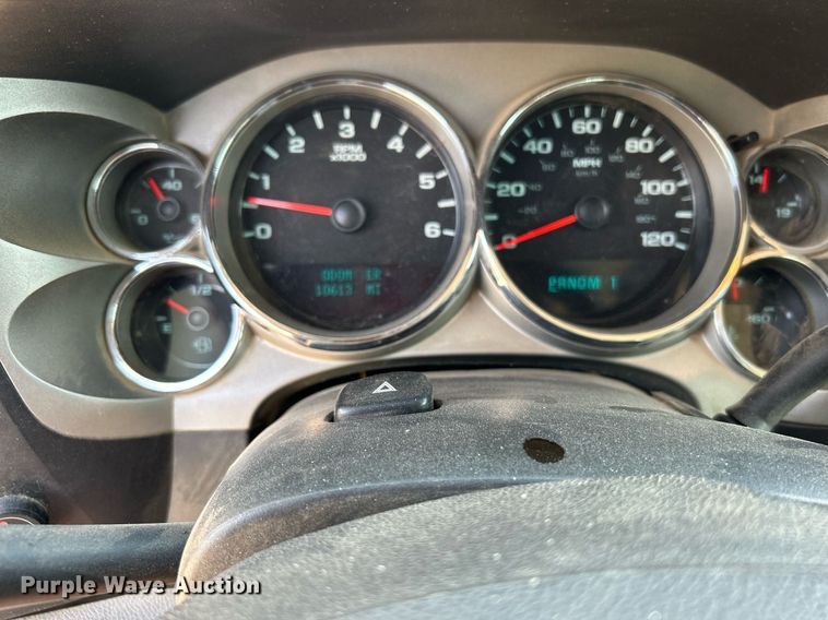 image for item LE9744 2008 Chevrolet Silverado 2500HD  Crew Cab pickup truck